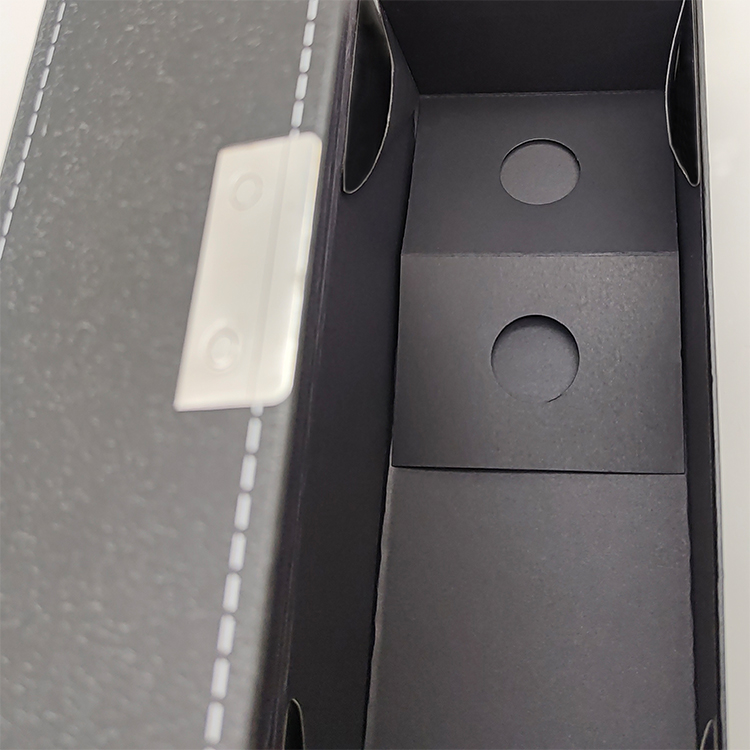 Handheld magnetic suction box