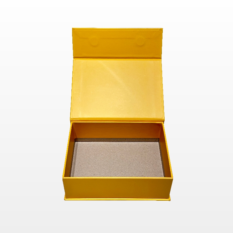 Magnetic packaging box