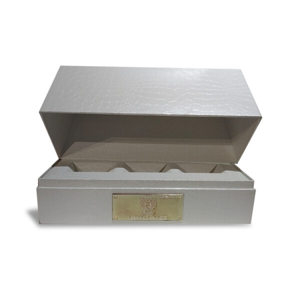 Flip packaging box